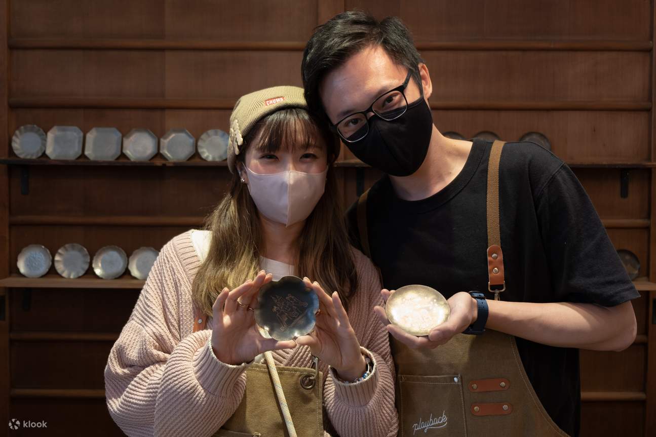 Taller de portainciensos de teñido de cobre.